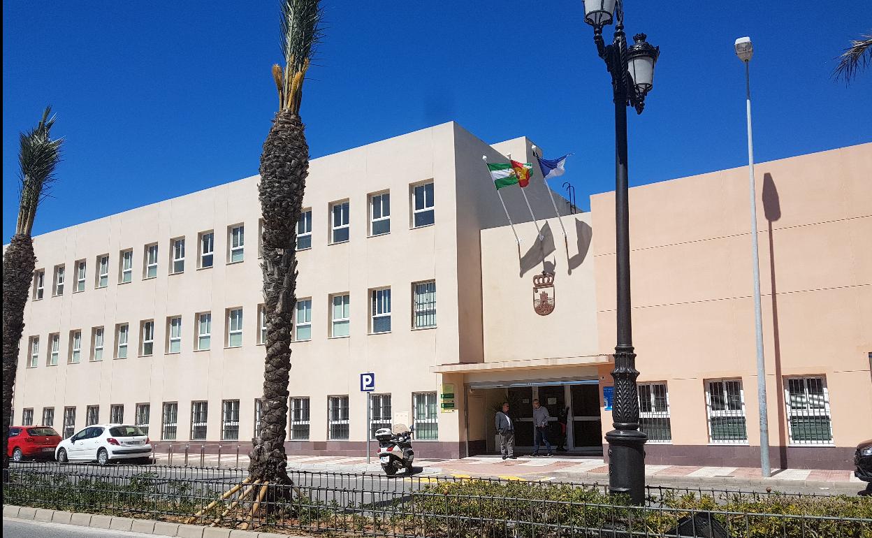 Imagen del edificio de Servicios Sociales que el Ayuntamiento quiere ceder para cuartel. 