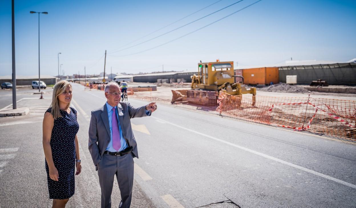 El alcalde, Gabriel Amat, visitó la obra el pasado mes junto a la concejala Rocío Sánchez.