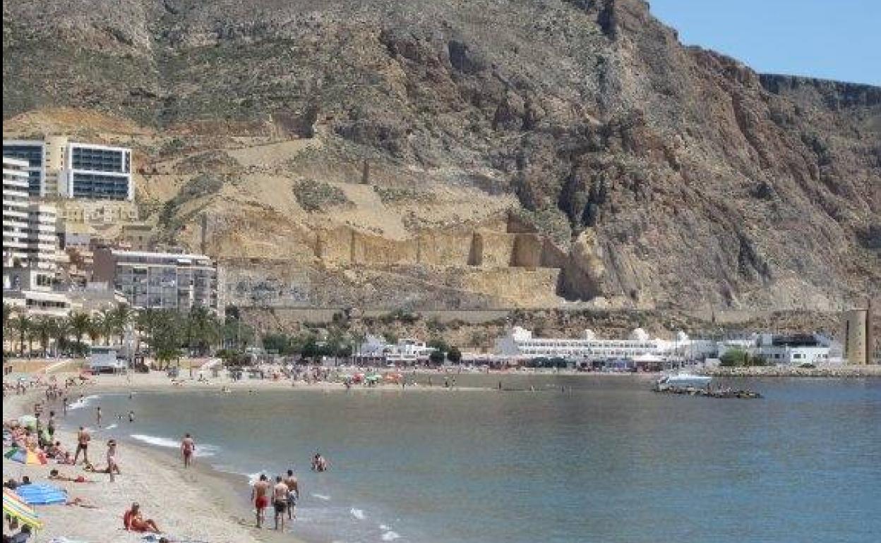 Aspecto que presenta la entrada de Aguadulce tras los desmontes realizados en su día. 