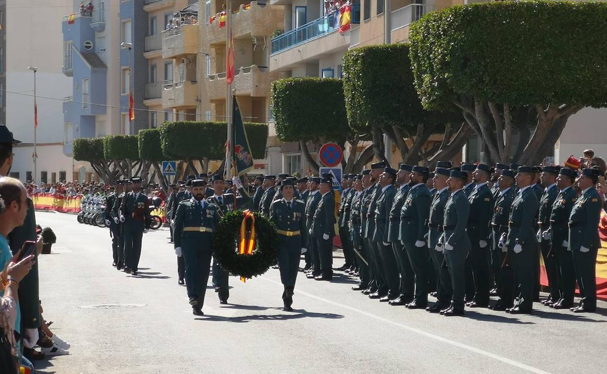 El pleno de Roquetas acuerda conceder la medalla de honor de la ciudad a la Guardia Civil por su 175 aniversario