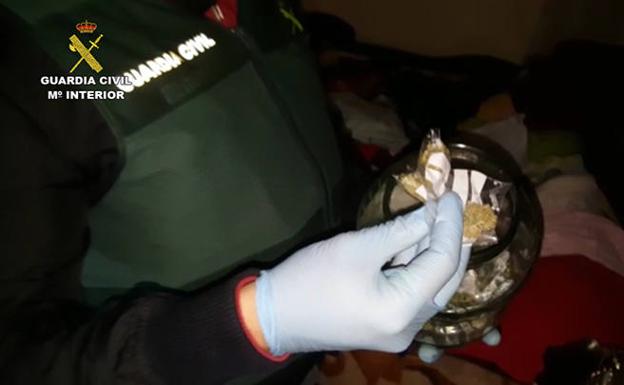 Detenida por obligar a una mujer a prostituirse en una vivienda que tenía también como punto de venta de droga