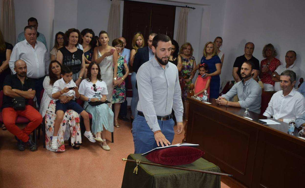 Vícar remodela sus comisiones para dar entrada al exconcejal de Vox Rafael Ruda
