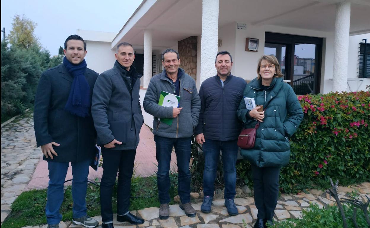 El grupo de Cs se ofrece como enlace entre las asociaciones de personas con discapacidad de Roquetas y la Junta