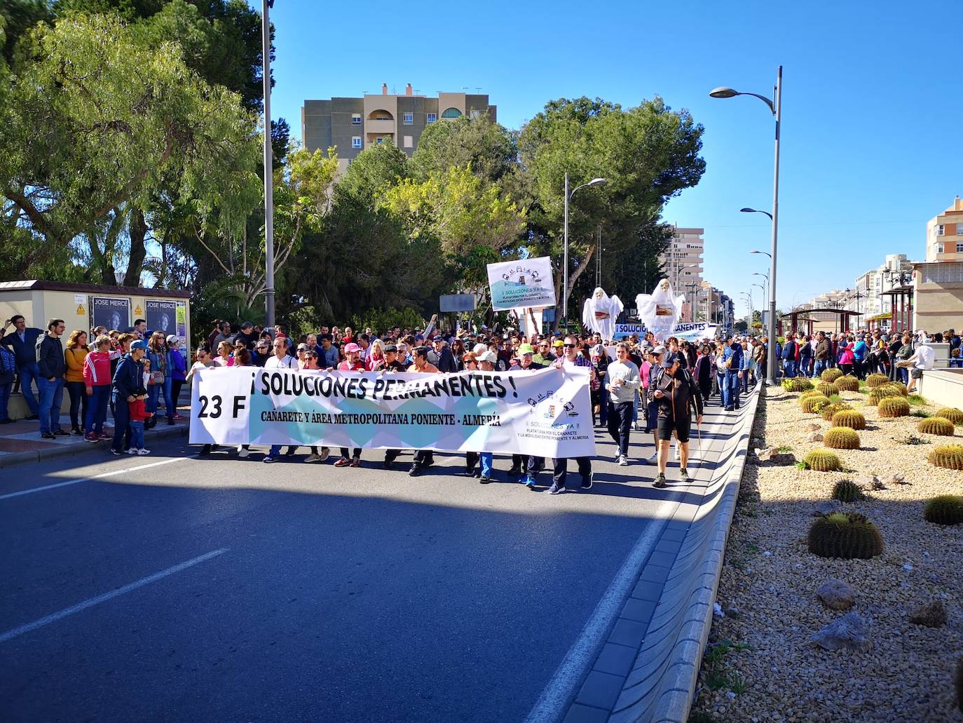 Los manifestantes exigen soluciones definitivas y no «parches». 
