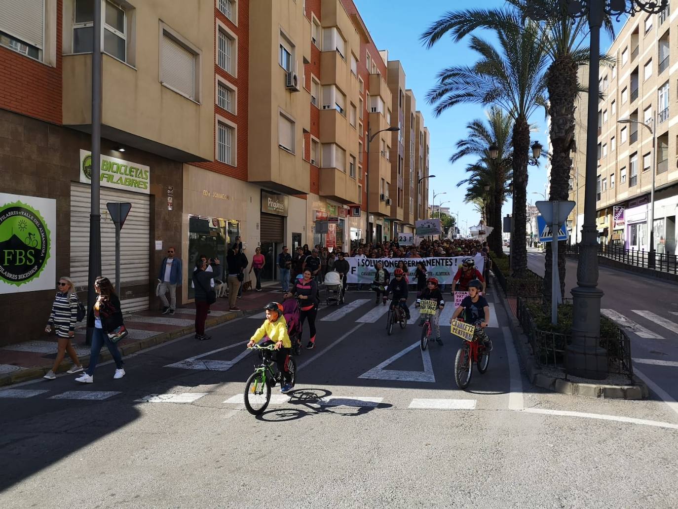 Los manifestantes exigen soluciones definitivas y no «parches». 