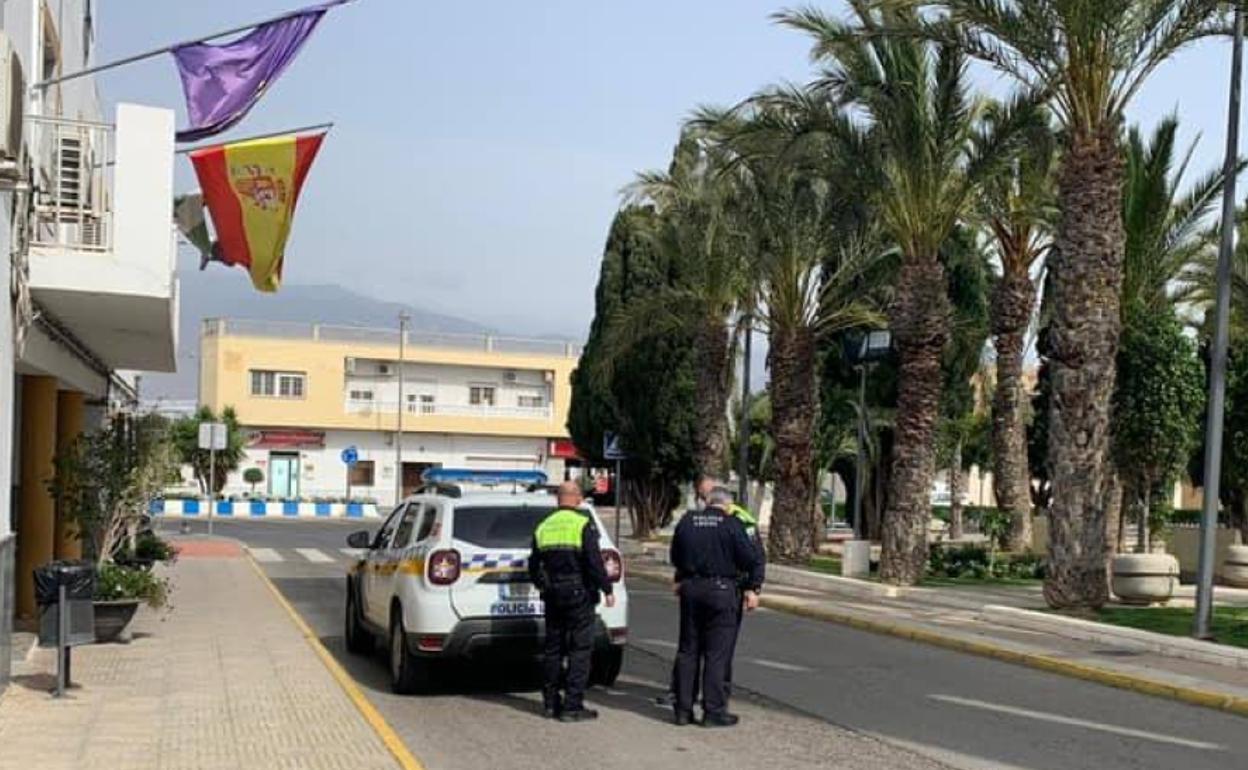 La Mojonera impone solo dos multas por incumplir un confinamiento cuyo seguimiento está siendo masivo