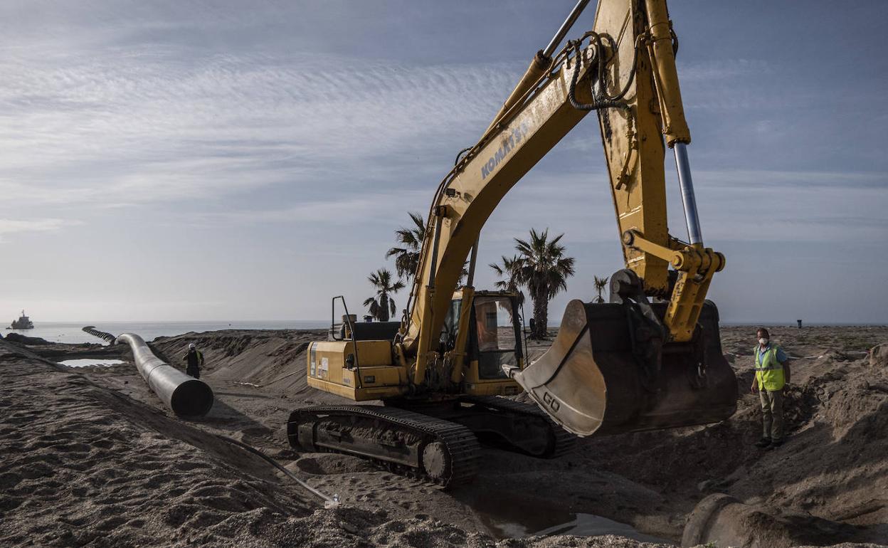 Roquetas finaliza las conexiones de las balsas de tormentas de la 'Urba' que acabarán con las inundaciones