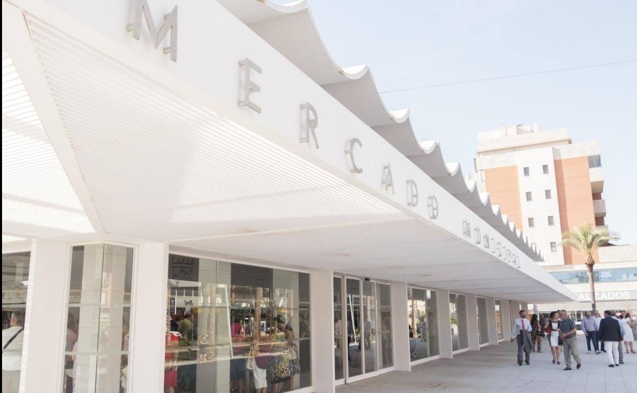 Los puestos vacantes en los mercados de Roquetas y Aguadulce se pueden solicitar hasta el 5 de junio