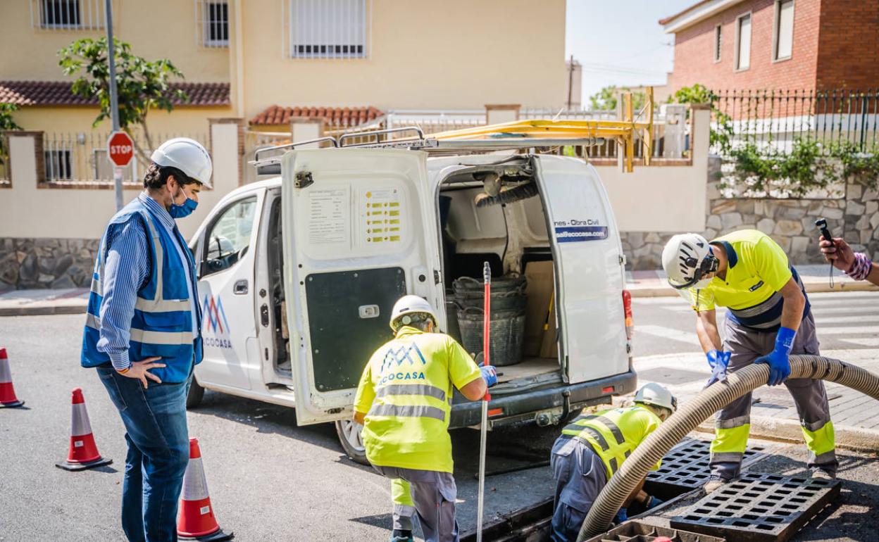 Desde hace unos días se están realizando labores de revisión y limpieza de la red para prevenir atascos.