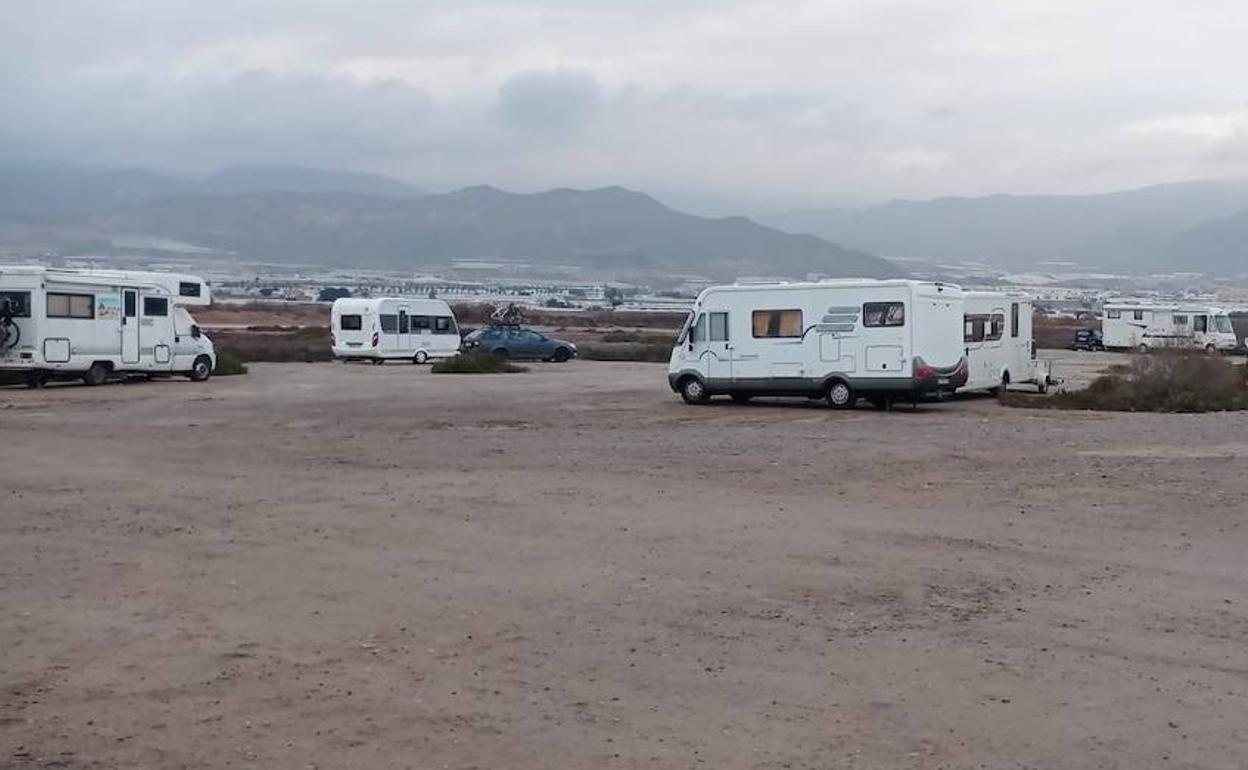El Seprona actúa contra las autocaravanas en la costa ante la pasividad municipal