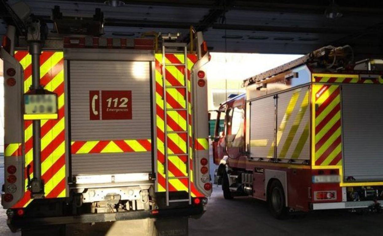 Dos afectados por humo en el incendio de una vivienda en Roquetas