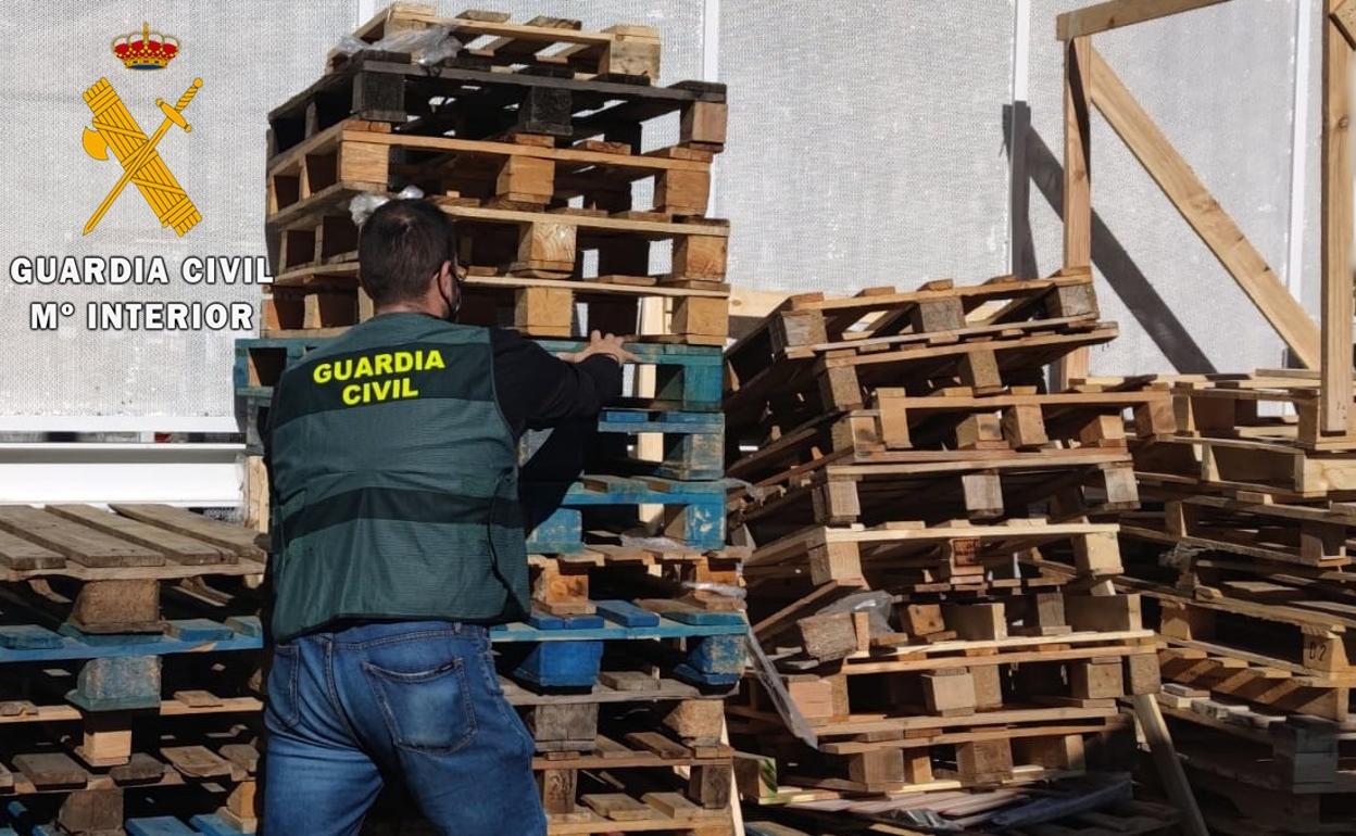 Sucesos en Almería | Detenido tras robar casi un centenar de palets de una gran superficie comercial de Vícar