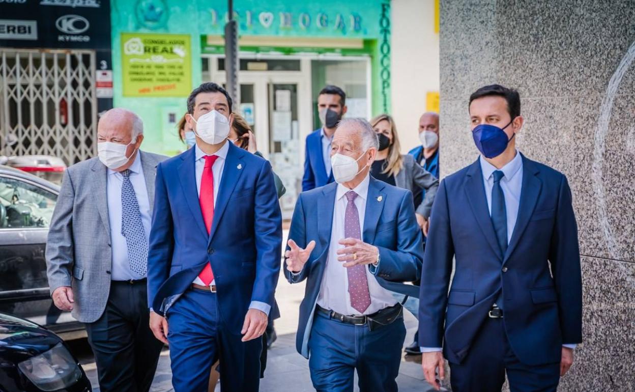 El presidente de la Junta, Juanma Moreno, anunció el viernes la inminente licitación de las obras. R. I.