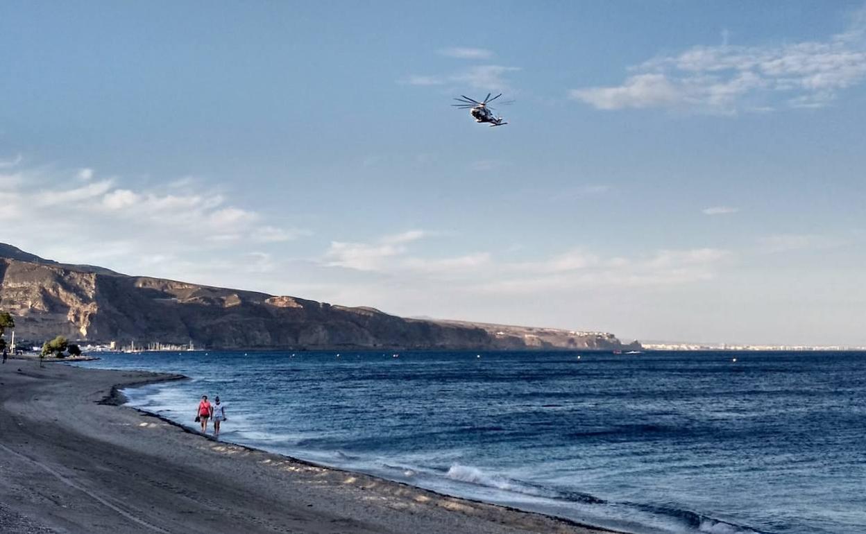 Buscan a un bañista desaparecido en la playa de La Ventilla de Roquetas