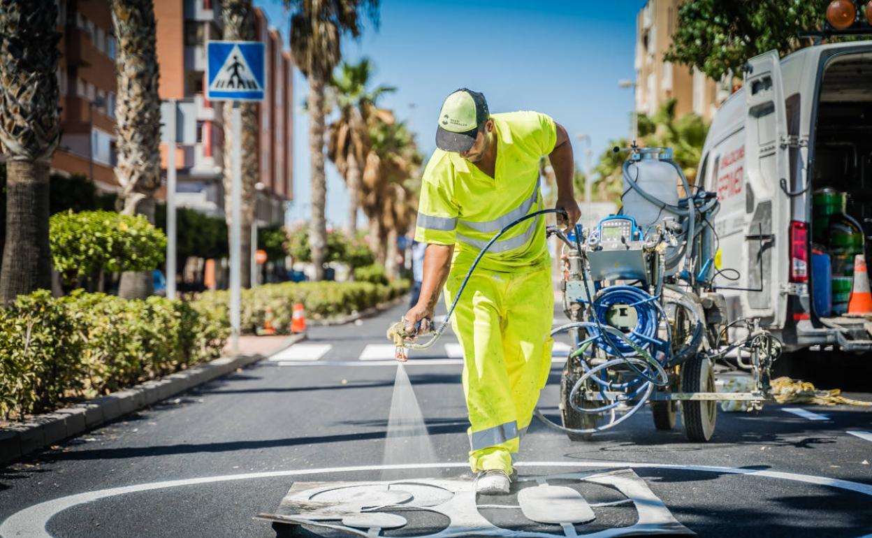 Finalizan las obras de reasfaltado de la avenida de La Fabriquilla de El Parador