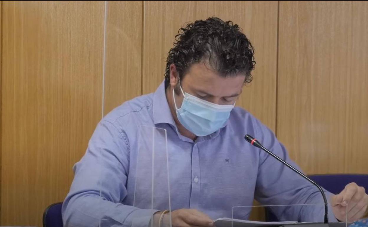 Vox en el Pleno de Roquetas: ¿De verdad van a hablar de técnicas de venta y comercio on line a un gitano?