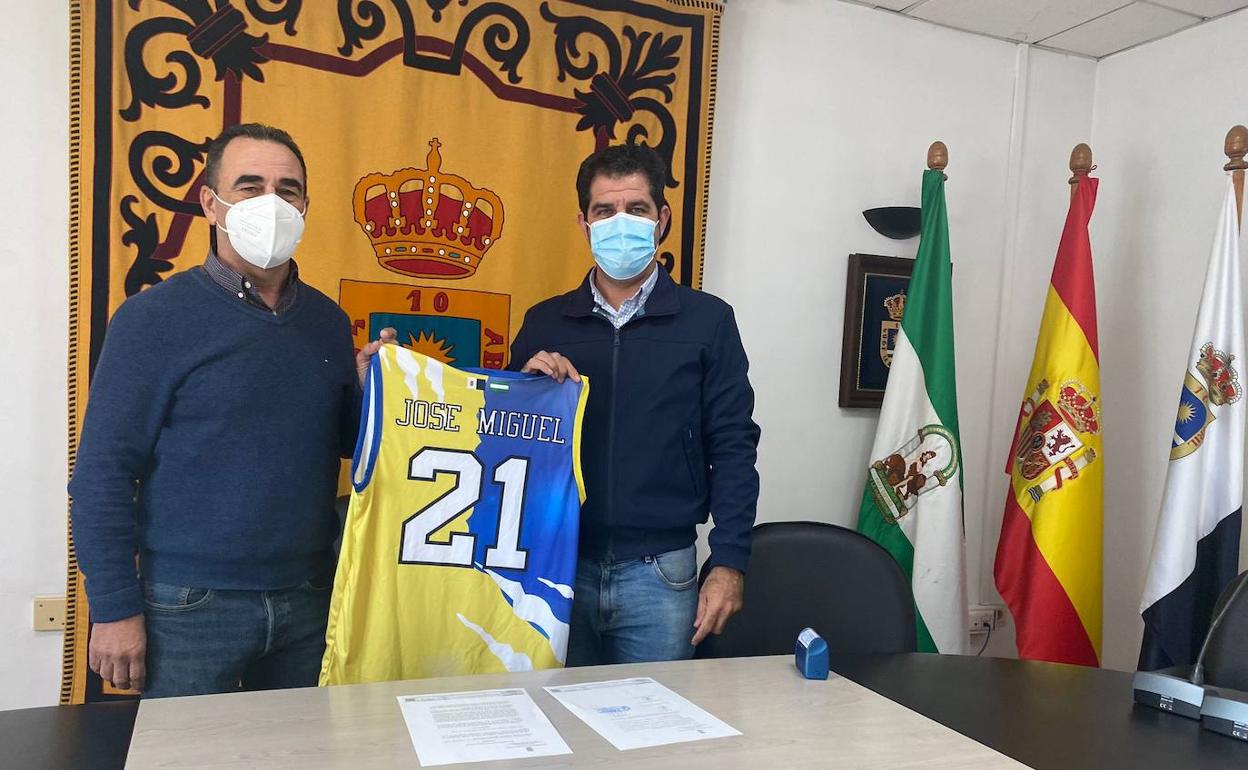 70.000 euros de subvenciones para apoyar la actividad de los clubes de baloncesto y fútbol