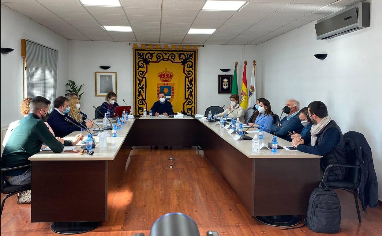 El Pleno de La Mojonera reclama la ampliación del centro de salud y un servicio de Urgencias