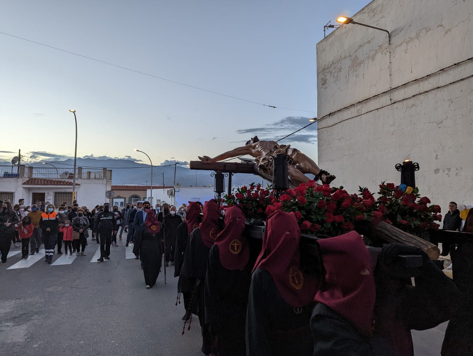 Fotos: El Cristo de la Expiración de Roquetas se echa a la calle