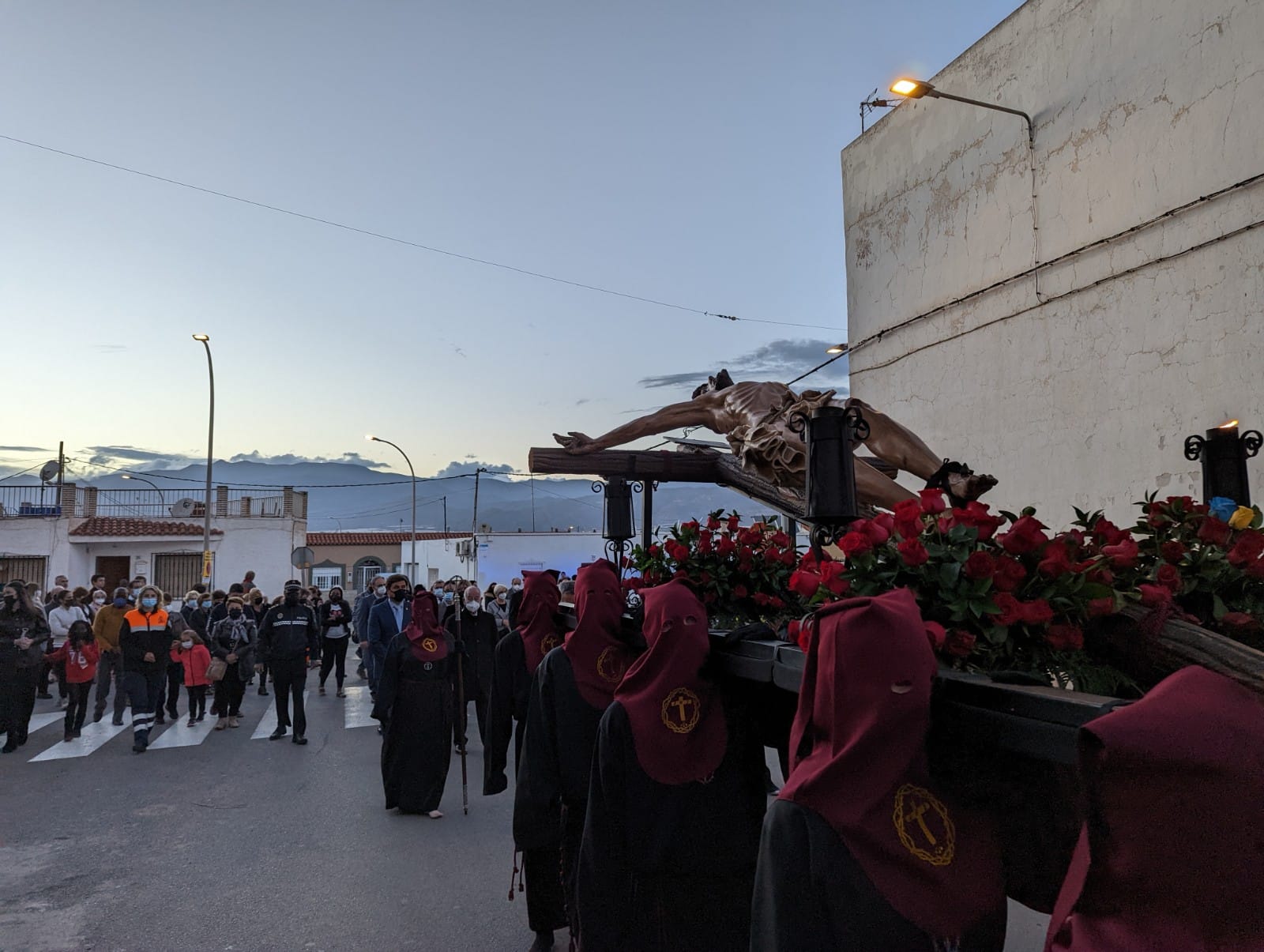 Fotos: El Cristo de la Expiración de Roquetas se echa a la calle