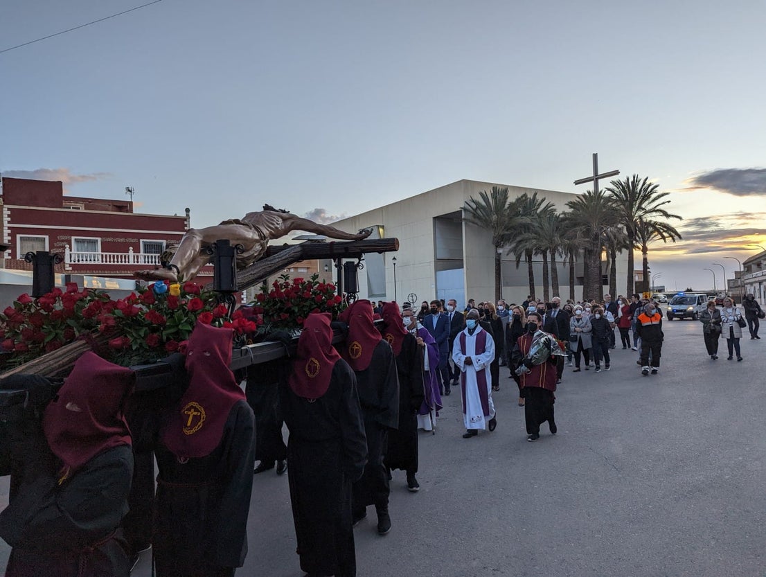 Fotos: El Cristo de la Expiración de Roquetas se echa a la calle