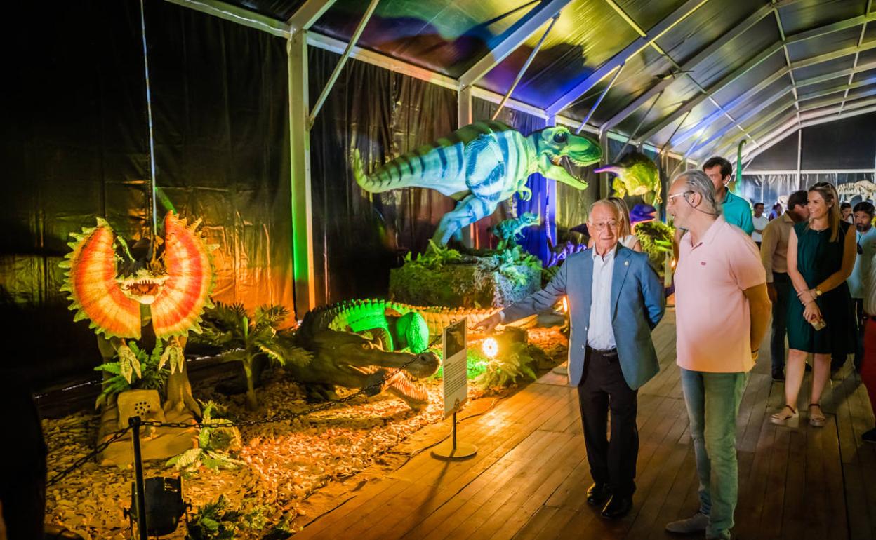 Inaugurada en Las Salinas una exposición de 120 dinosaurios animatrónicos a tamaño real