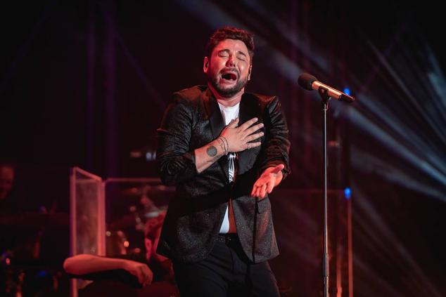 Fotos: Así fue el concierto de Miguel Poveda en la Plaza de Toros de Roquetas