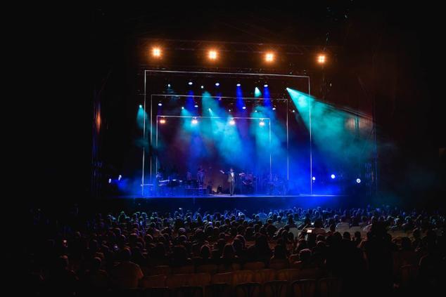 Fotos: Así fue el concierto de Miguel Poveda en la Plaza de Toros de Roquetas