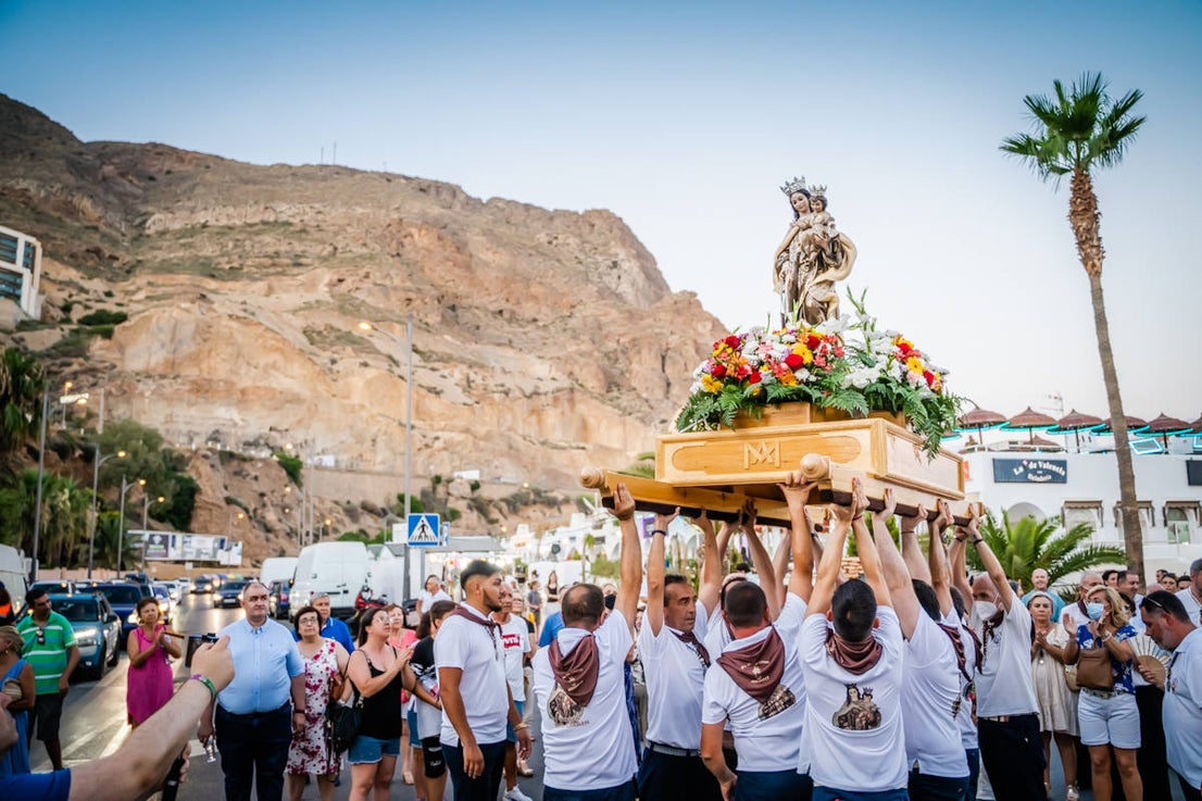 Fotos: Aguadulce lleva a la mar a su patrona