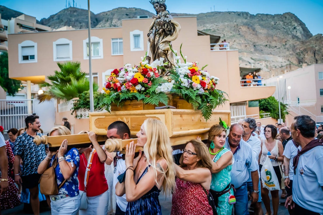 Fotos: Aguadulce lleva a la mar a su patrona