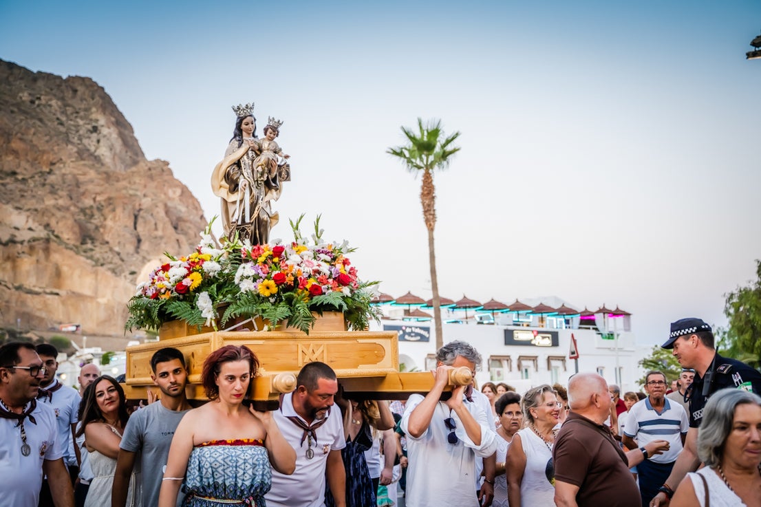 Fotos: Aguadulce lleva a la mar a su patrona