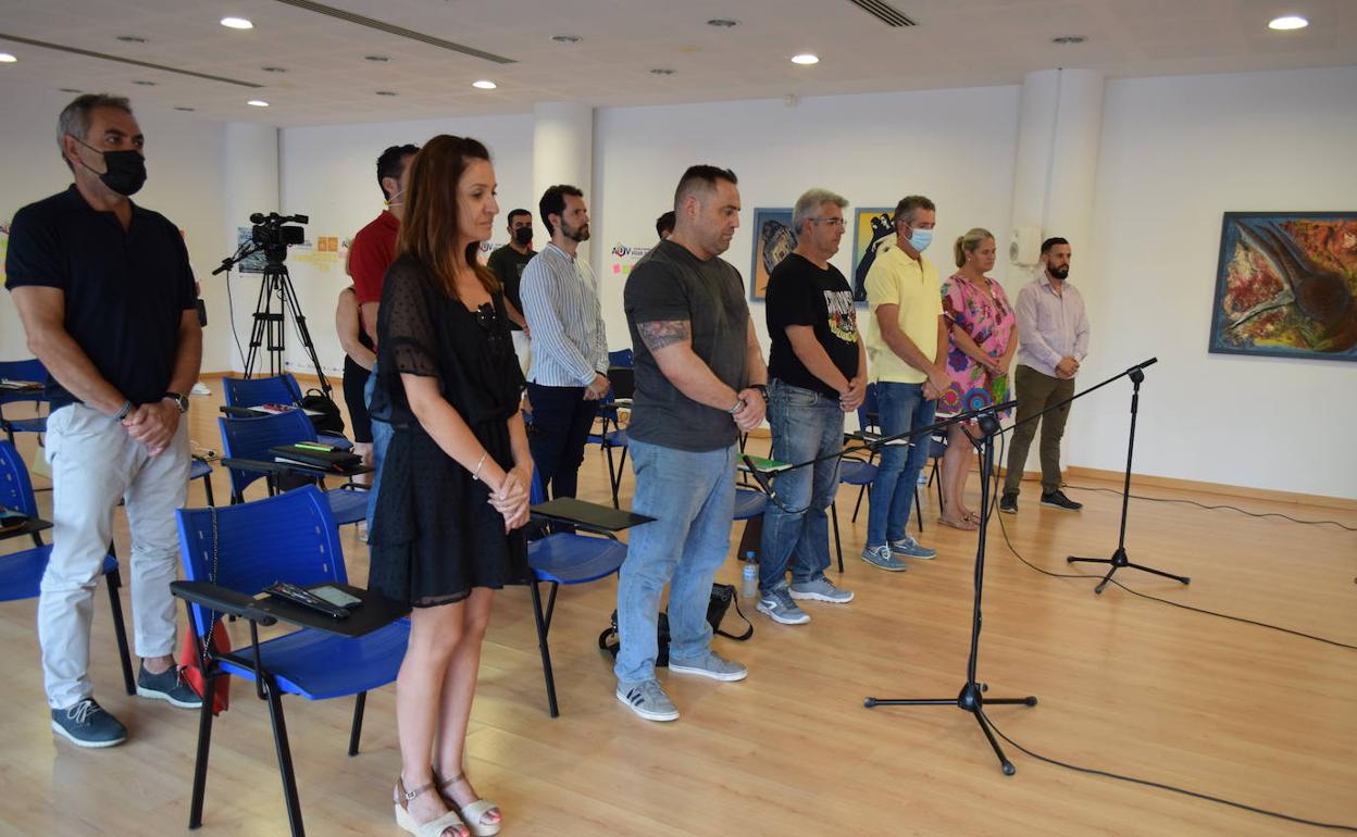 Minuto de silencio del Pleno por los do ciclistas fallecidos atropellados.