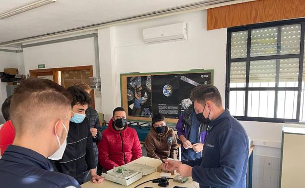El IES Aguadulce, centro de referencia en Informática y Sanidad, amplía su oferta de ciclos de FP