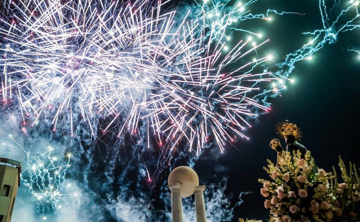 Inician una campaña contra el uso de cohetes en las fiestas de Roquetas