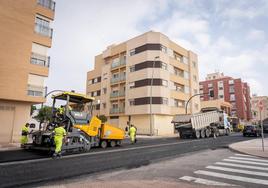 El asfaltado de calles llega al fin a Cortijos de Marín