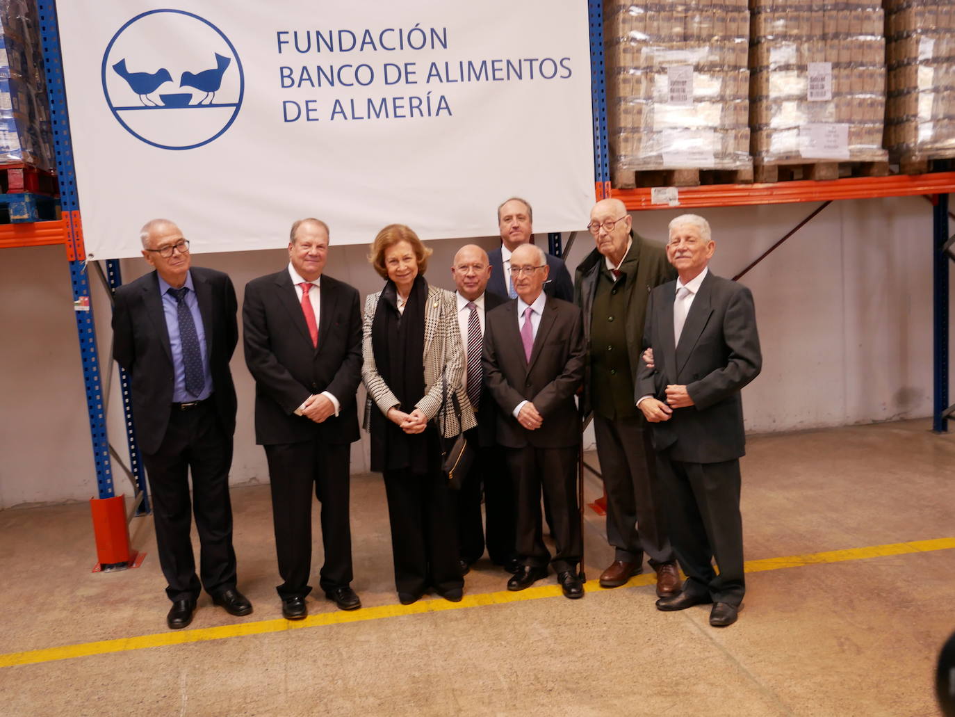 La reina Sofía visita el Banco de Alimentos en Roquetas
