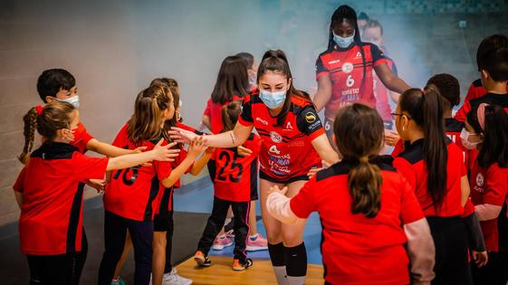 El Club Balonmano Roquetas presenta este sábado sus 16 equipos y 9 escuelas de esta temporada