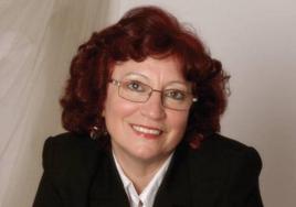 IU celebra un encuentro literario con Ana Moreno con motivo del 8M