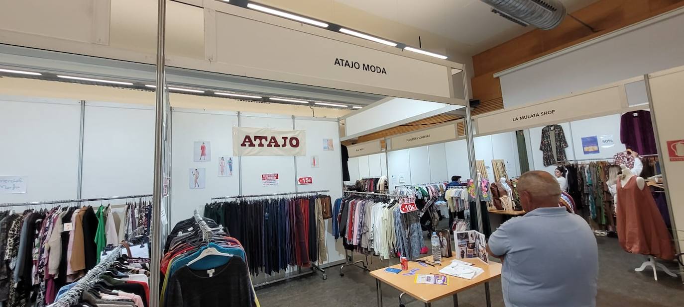 Así es la Feria Outlet del comercio local de Roquetas