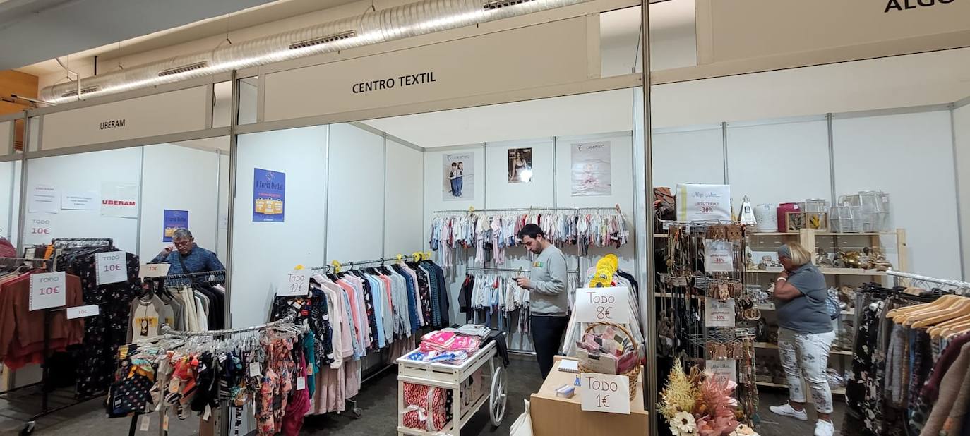 Así es la Feria Outlet del comercio local de Roquetas