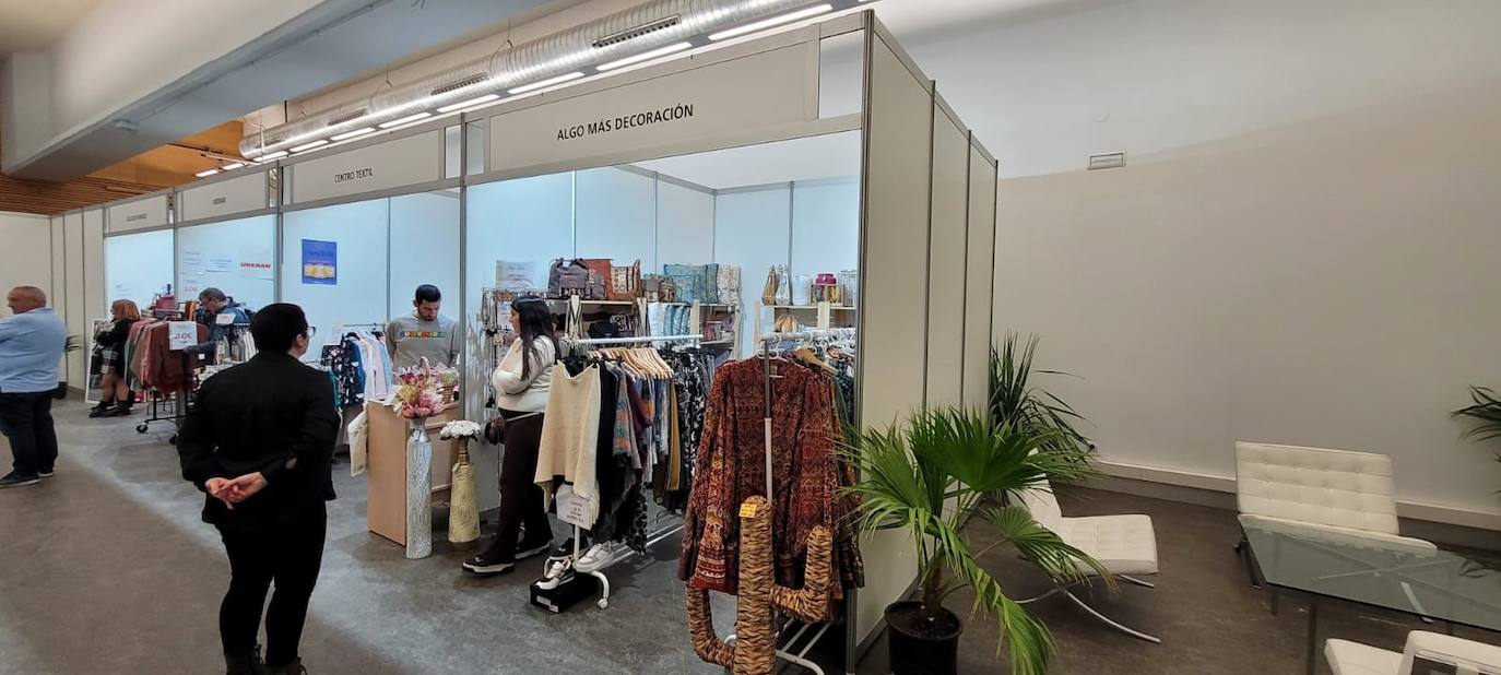 Así es la Feria Outlet del comercio local de Roquetas