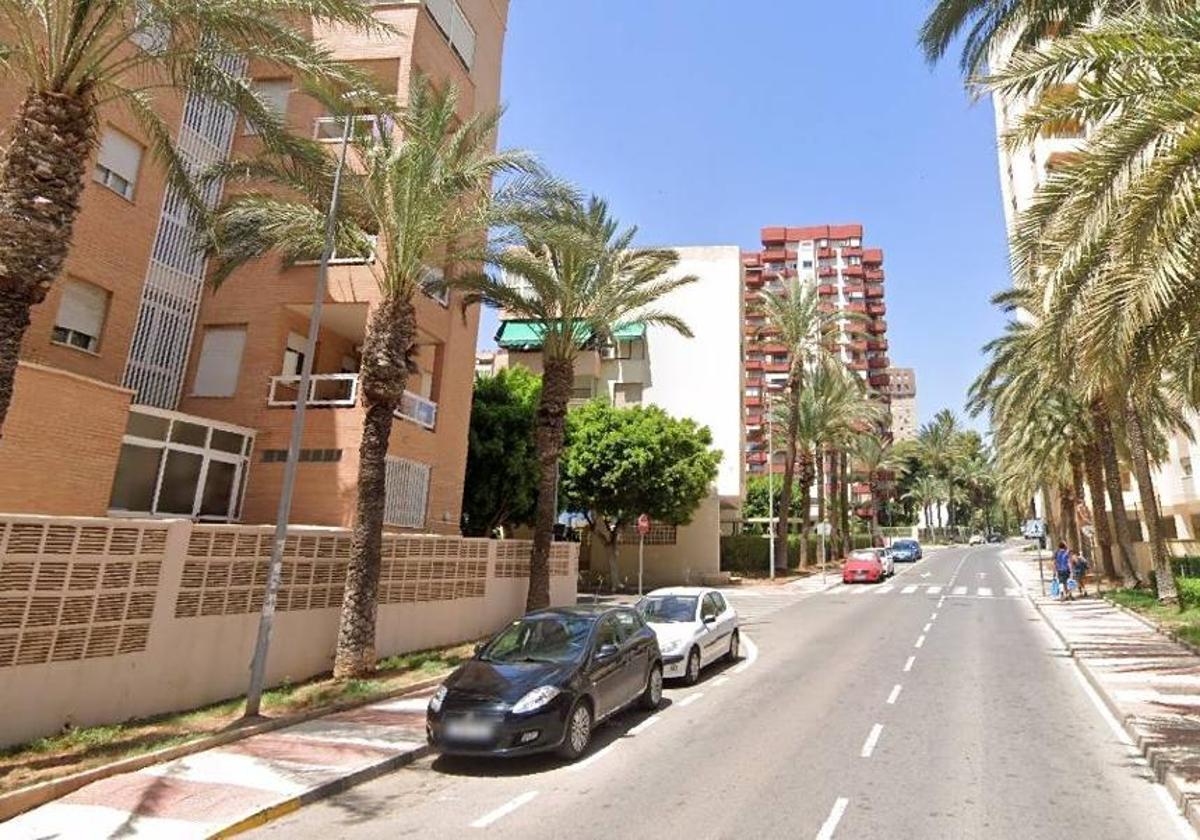 El Ayuntamiento de Roquetas tendrá que arreglar una acera tras una queja ante el Defensor