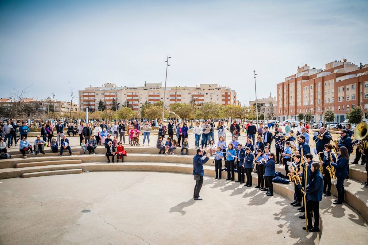 El nuevo Rastro de arte y antigüedades se estrena con un centenar de puestos