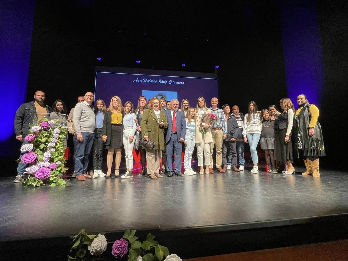 Vícar premia la trayectoria de una veintena de mujeres