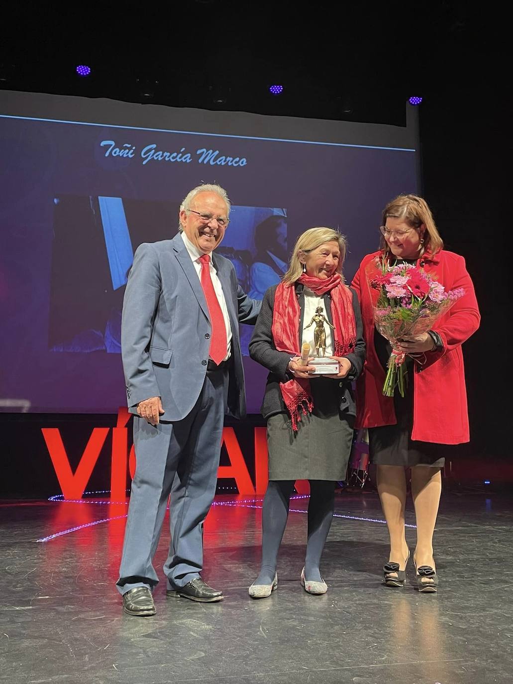Vícar premia la trayectoria de una veintena de mujeres