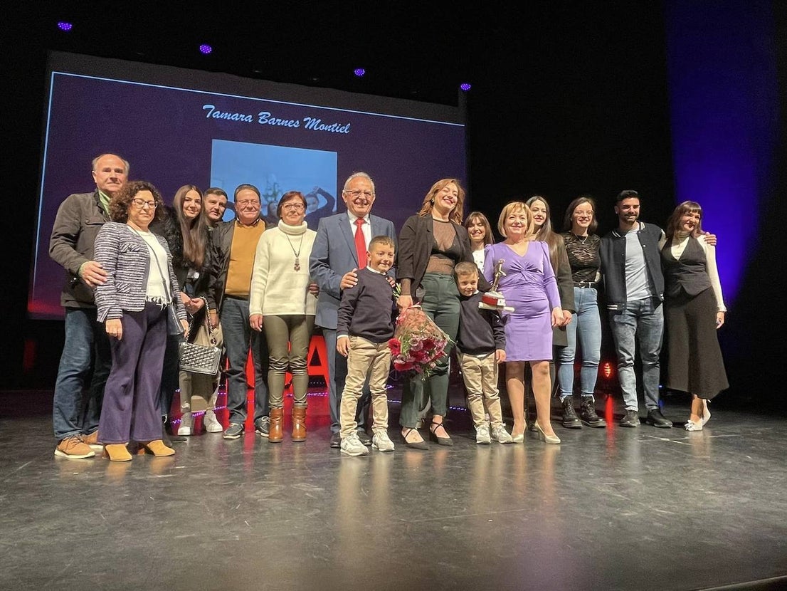 Vícar premia la trayectoria de una veintena de mujeres