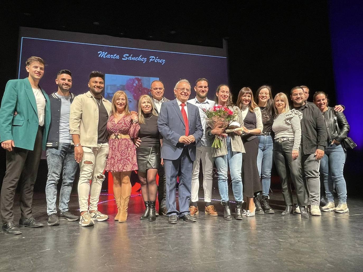 Vícar premia la trayectoria de una veintena de mujeres