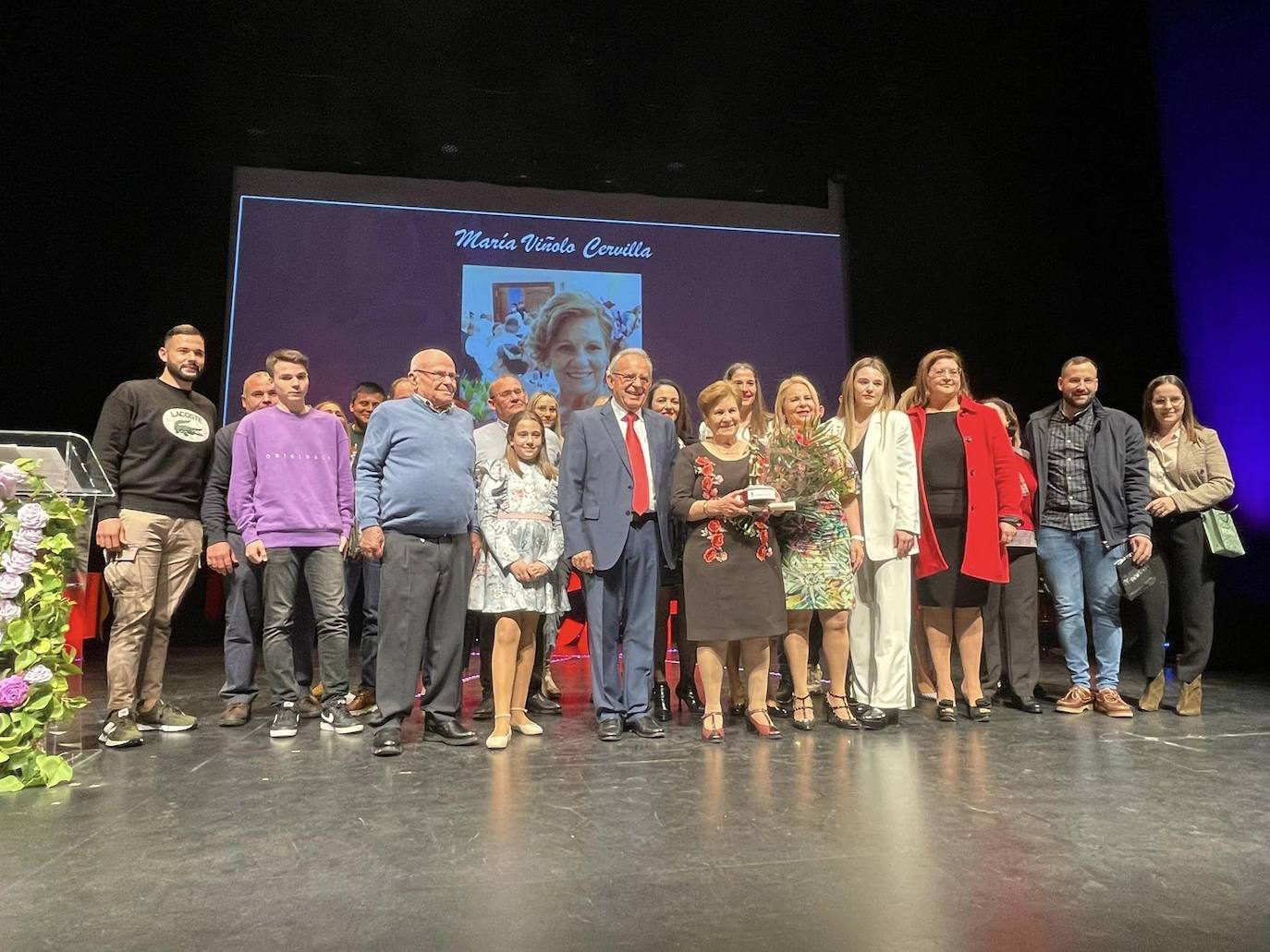 Vícar premia la trayectoria de una veintena de mujeres
