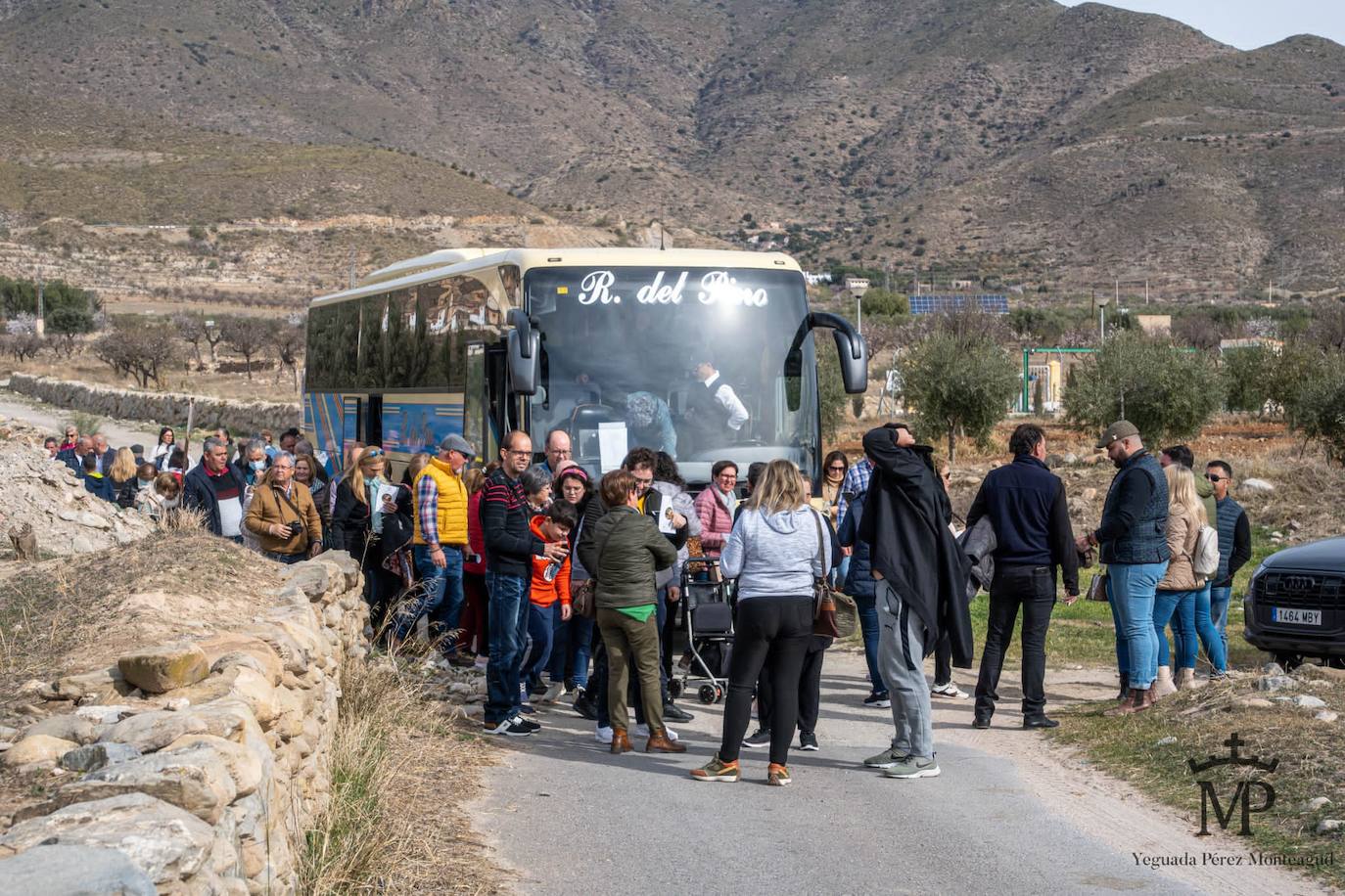 Vecinos de La Mojonera visitan la yeguada de Pérez Monteagud en Uleila