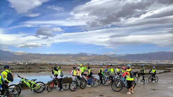 El Gabinete de Educación Vial enseña a moverse en bici con rutas por Roquetas